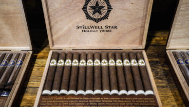 StillWell Star Holiday Y2022